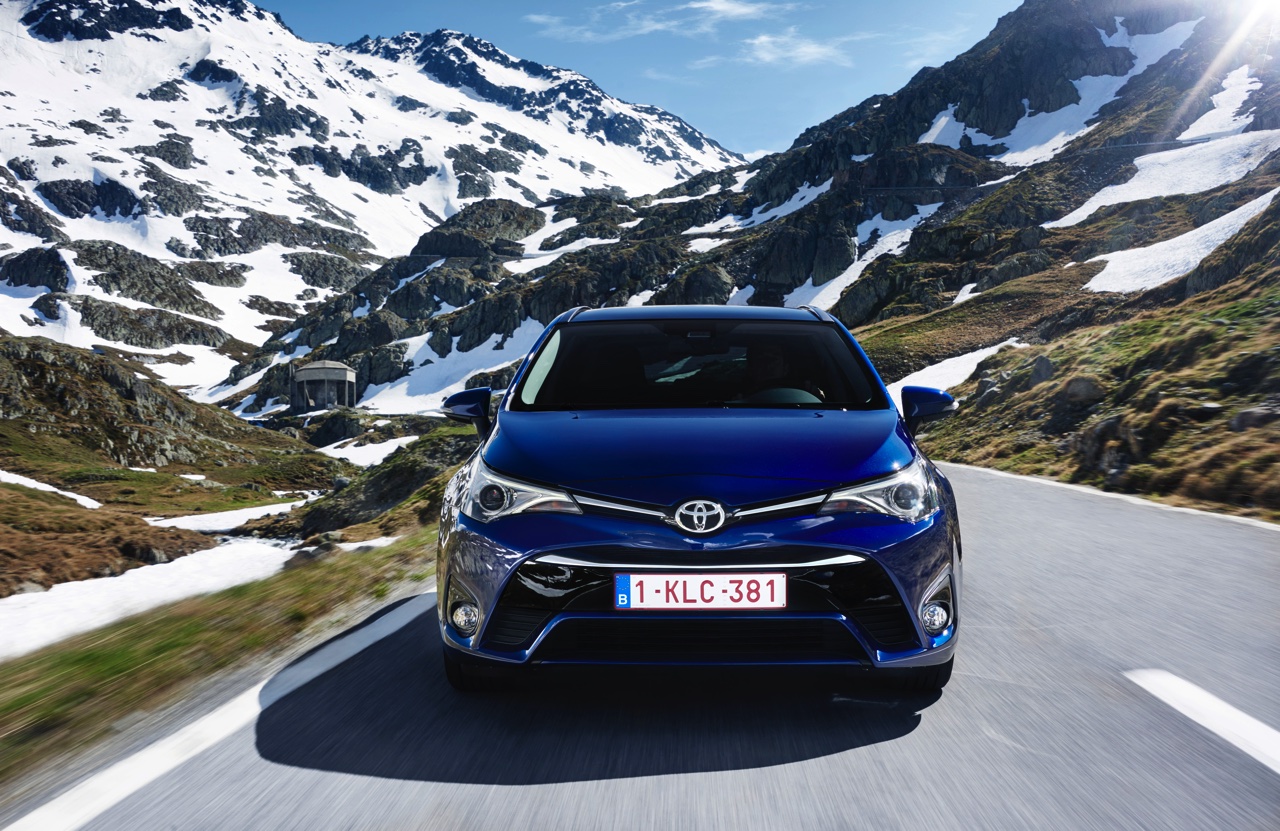 Autotest Toyota Avensis 1.6 D-4D Touring Sports met het faceliftmodel van de Avensis en de zuinige BMW-diesel die in aanmerking komt voor 20% bijtelling.