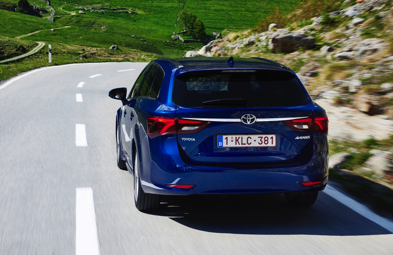 Autotest Toyota Avensis 1.6 D-4D Touring Sports met het faceliftmodel van de Avensis en de zuinige BMW-diesel die in aanmerking komt voor 20% bijtelling.