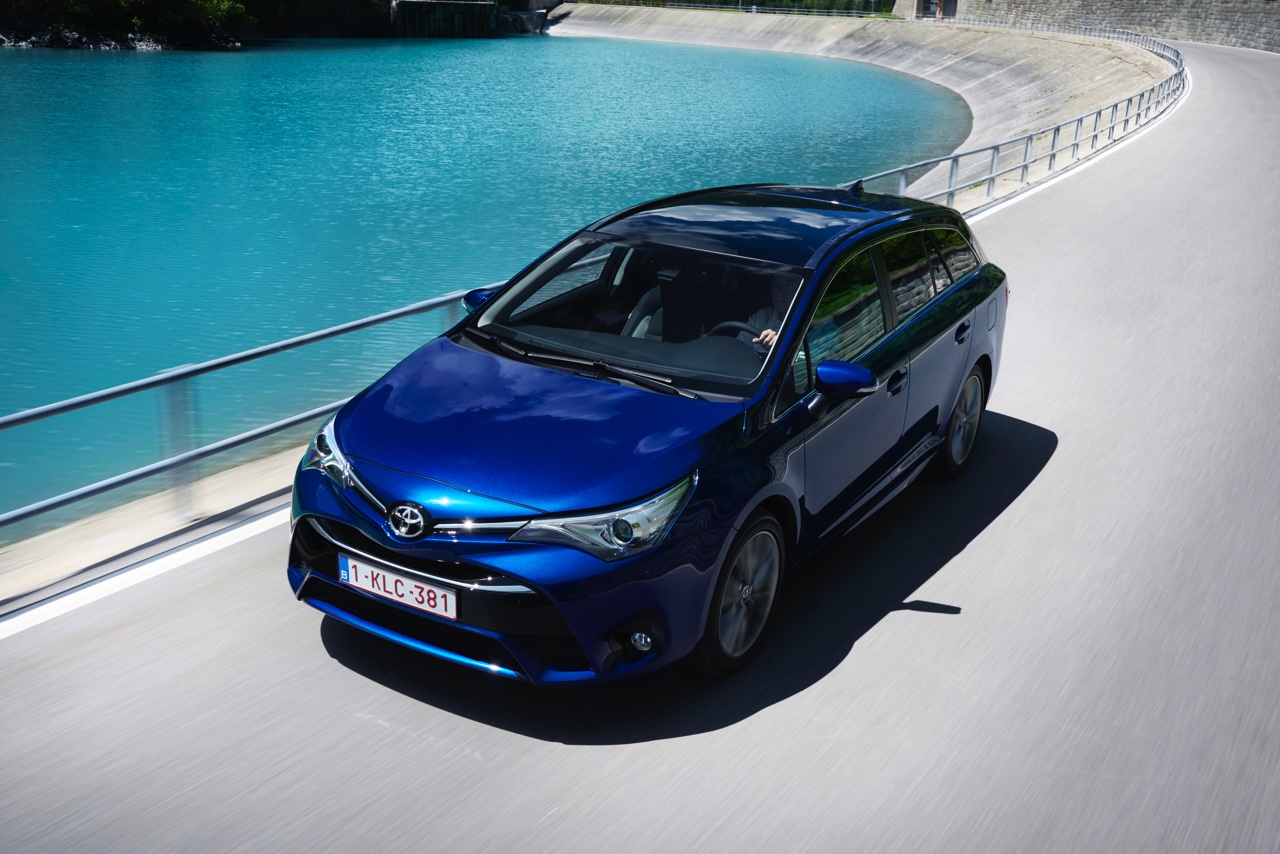 Autotest Toyota Avensis 1.6 D-4D Touring Sports met het faceliftmodel van de Avensis en de zuinige BMW-diesel die in aanmerking komt voor 20% bijtelling.