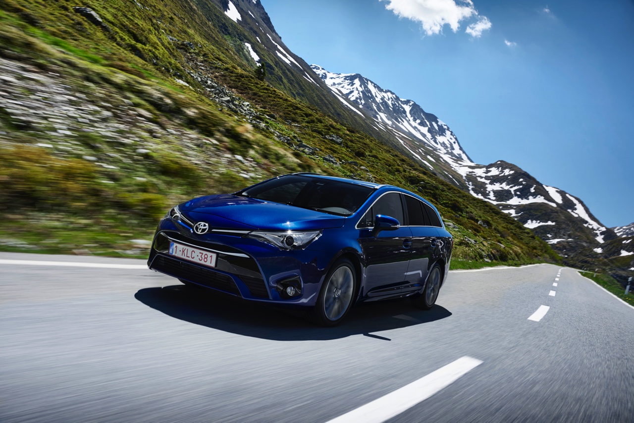 Autotest Toyota Avensis 1.6 D-4D Touring Sports met het faceliftmodel van de Avensis en de zuinige BMW-diesel die in aanmerking komt voor 20% bijtelling.