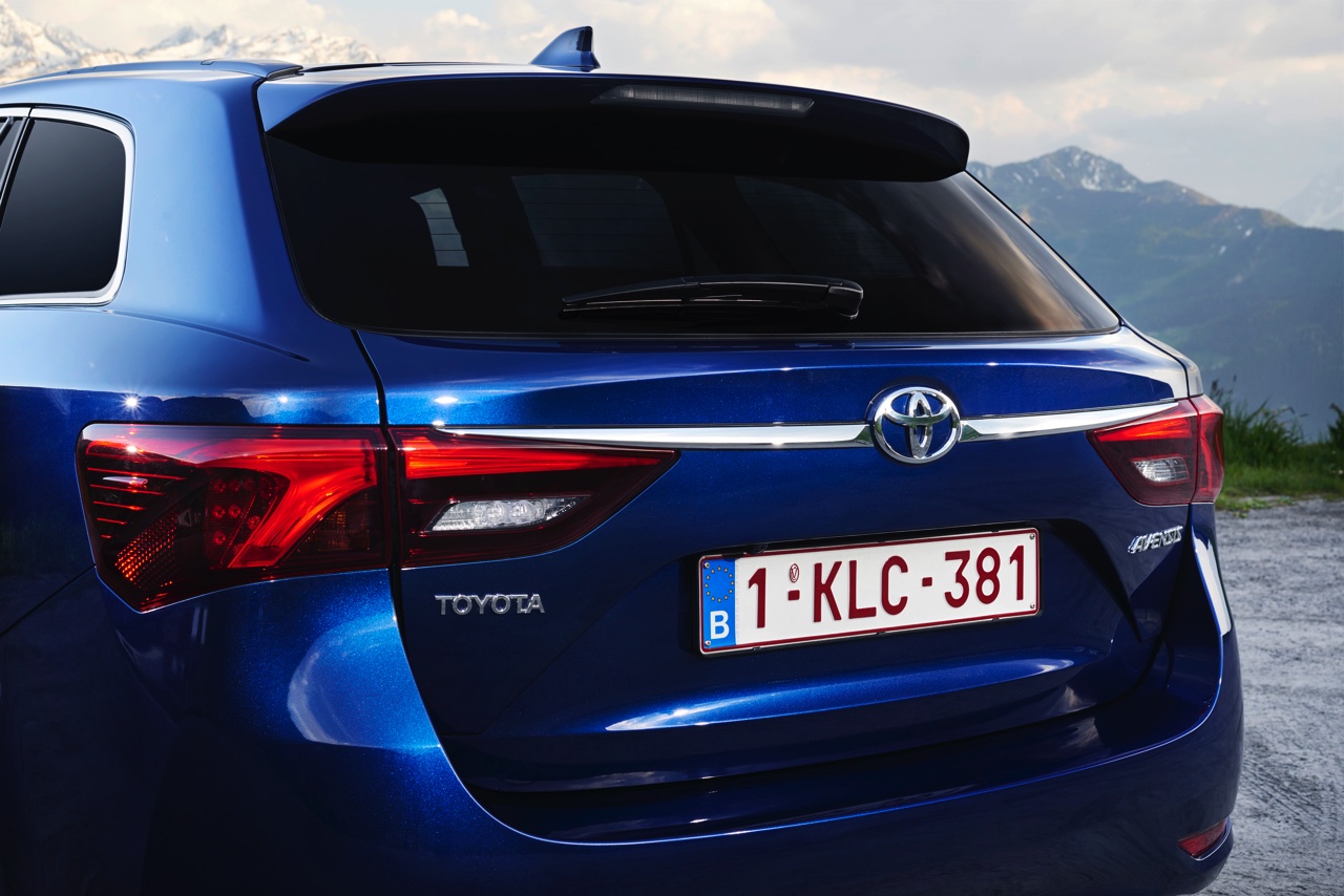 Autotest Toyota Avensis 1.6 D-4D Touring Sports met het faceliftmodel van de Avensis en de zuinige BMW-diesel die in aanmerking komt voor 20% bijtelling.