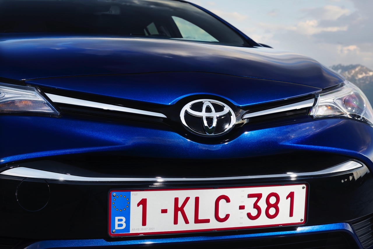 Autotest Toyota Avensis 1.6 D-4D Touring Sports met het faceliftmodel van de Avensis en de zuinige BMW-diesel die in aanmerking komt voor 20% bijtelling.