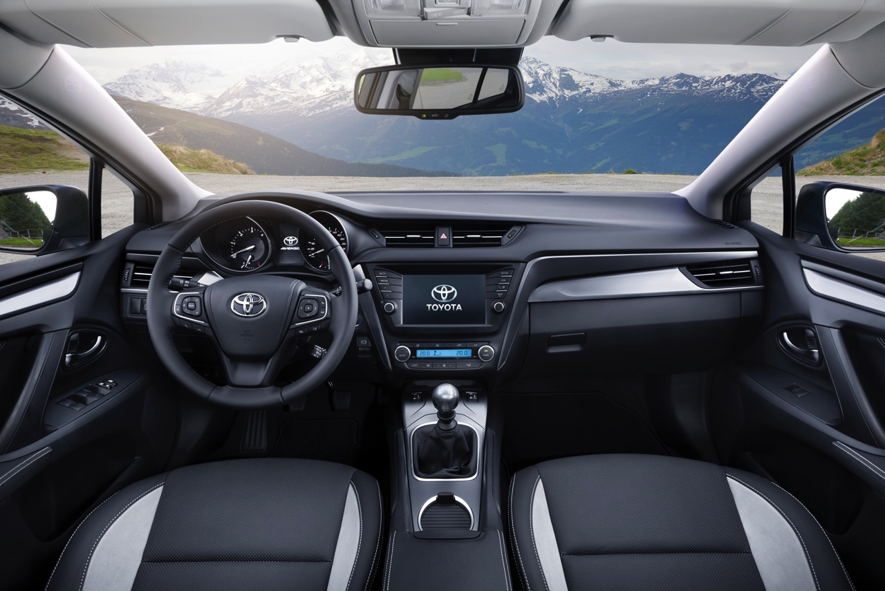 Autotest Toyota Avensis 1.6 D-4D Touring Sports met het faceliftmodel van de Avensis en de zuinige BMW-diesel die in aanmerking komt voor 20% bijtelling.