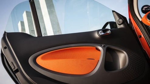 Autotest nieuwe smart fortwo met 70 pk en 90 pk, die vanaf 22 november 2014 in de Nederlandse showrooms staat.