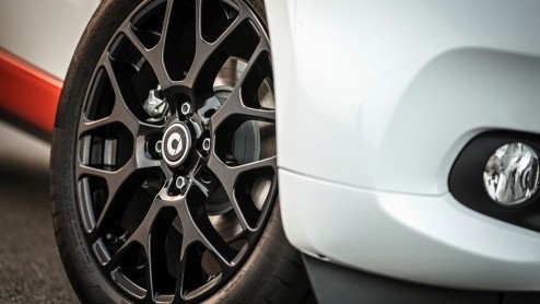 Autotest nieuwe smart fortwo met 70 pk en 90 pk, die vanaf 22 november 2014 in de Nederlandse showrooms staat.