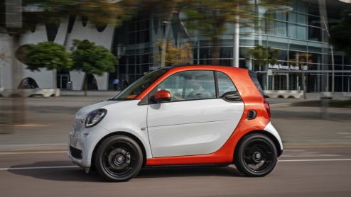Autotest nieuwe smart fortwo met 70 pk en 90 pk, die vanaf 22 november 2014 in de Nederlandse showrooms staat.