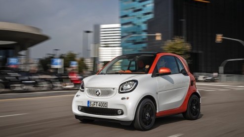 Autotest nieuwe smart fortwo met 70 pk en 90 pk, die vanaf 22 november 2014 in de Nederlandse showrooms staat.