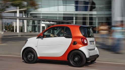 Autotest nieuwe smart fortwo met 70 pk en 90 pk, die vanaf 22 november 2014 in de Nederlandse showrooms staat.
