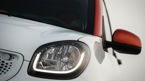 Autotest nieuwe smart fortwo met 70 pk en 90 pk, die vanaf 22 november 2014 in de Nederlandse showrooms staat.