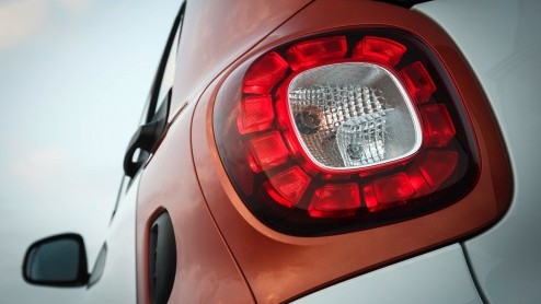 Autotest nieuwe smart fortwo met 70 pk en 90 pk, die vanaf 22 november 2014 in de Nederlandse showrooms staat.