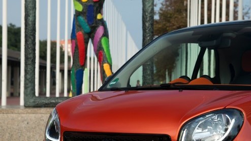 Autotest nieuwe smart fortwo met 70 pk en 90 pk, die vanaf 22 november 2014 in de Nederlandse showrooms staat.