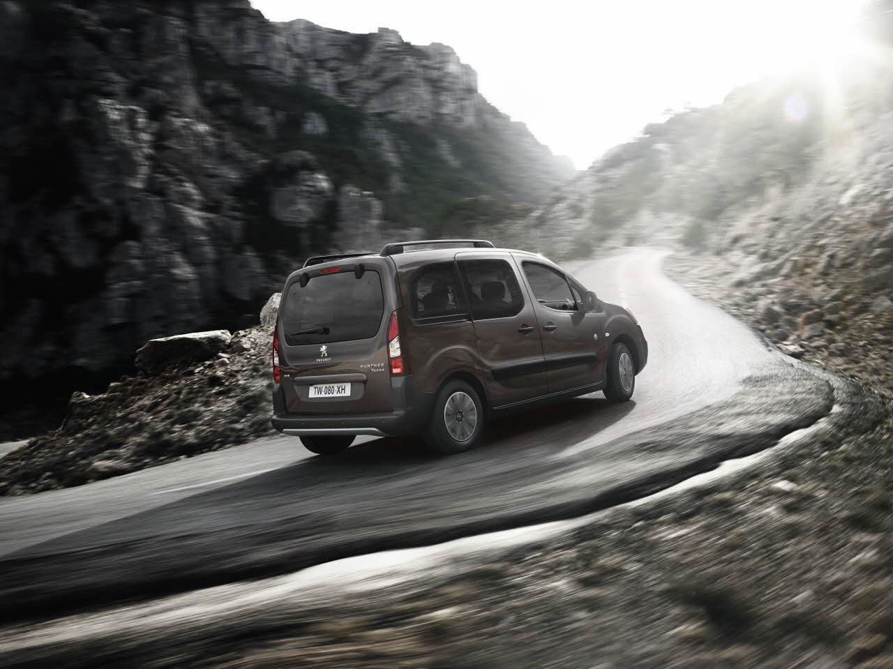 Introductie Peugeot Partner Tepee nabij. Begin juni maken we de eerste kilometers, nu de eerste details en uitrusting op een rij.