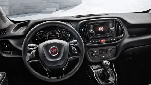 Fiat introduceert nieuwe Doblo, met meer functionaliteit, drie zitplaatsen voorin en zuinige Multijet en EcoJet motoren.