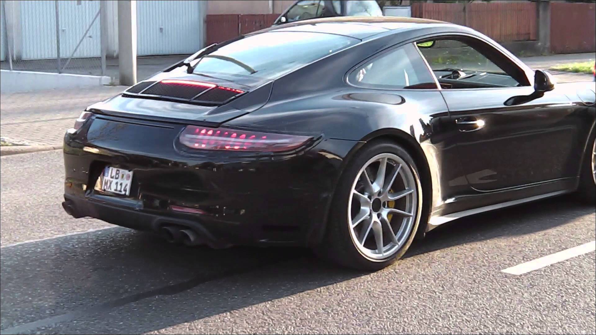 Porsche geeft de 911 in 2015 een facelift. Het model 991.2 kan rekenen op turbomotoren en updates aan in- en exterieur.