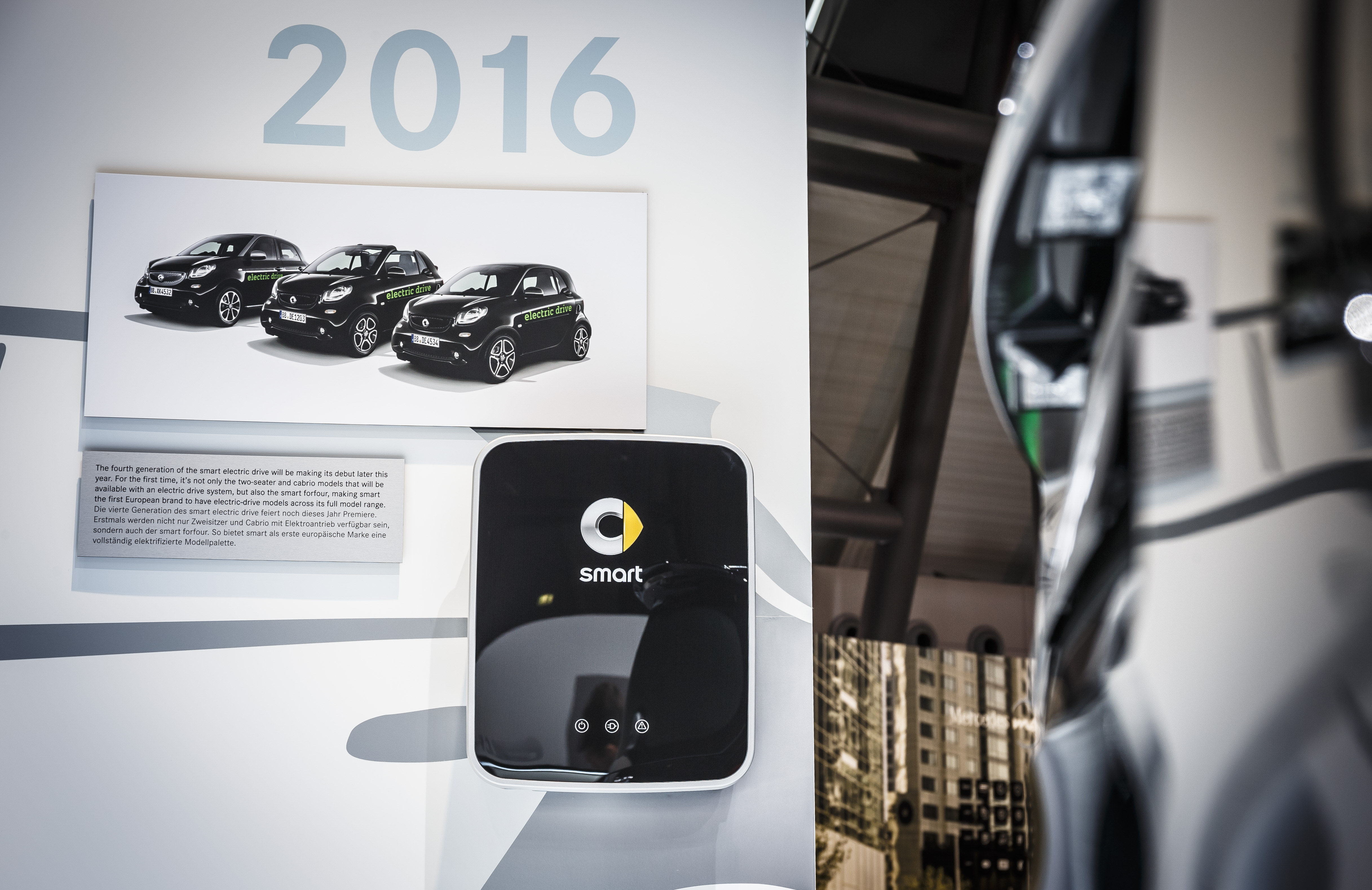 Nieuwe smart fortwo 453 en forfour 453 komen vanaf eind 2016 ook op de markt als electric drive. Voorafgaand aan de introductie op de Autosalon van Parijs treden de eerste specificaties naar buiten.
