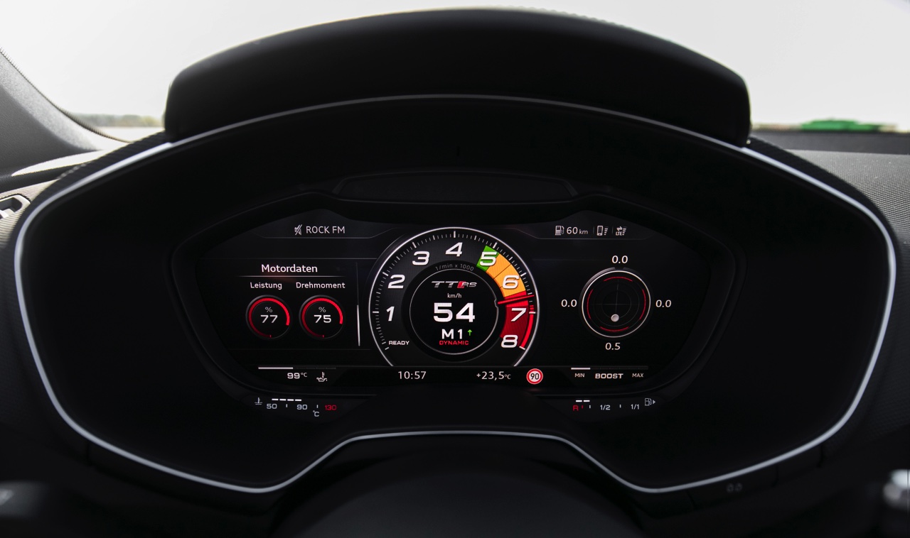 Autotest Audi TT RS 2.5 TFSI, de nieuwe generatie TT RS met compleet herziene vijfcilinder. Worden wij vrolijk van 400 pk en een sportuilaat? We gaan rijden!