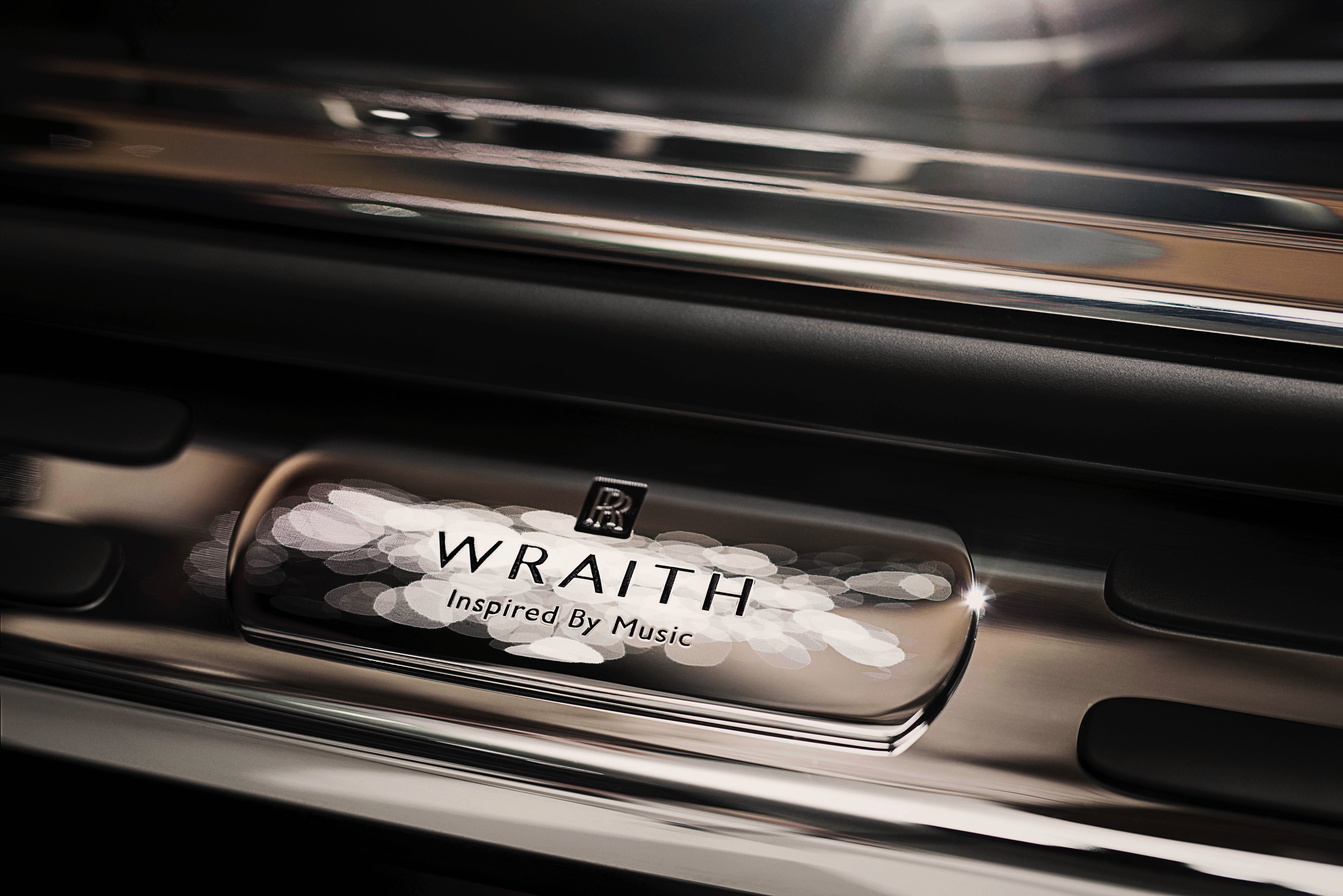 Rolls-Royce toonde laatst een Ghost 'Inspired by Fashion'. Nu is de Wraith aan de beurt en in plaats van mode is deze genspireerd door muziek.