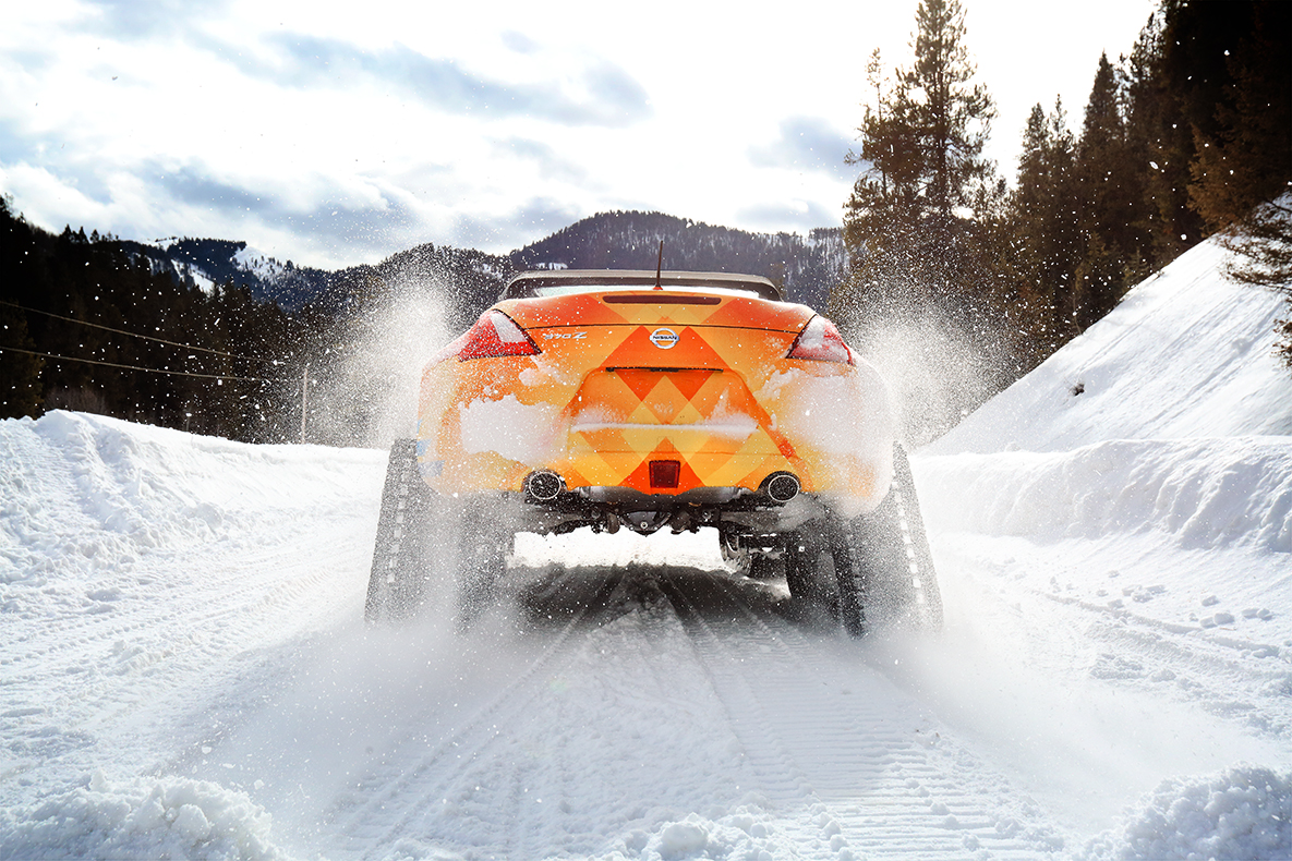 Bij Nissan maakten ze een knotsgekke sneeuwmobiel van de 370Z roadster.