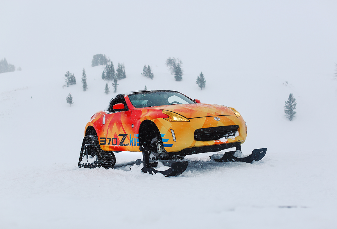 Bij Nissan maakten ze een knotsgekke sneeuwmobiel van de 370Z roadster.