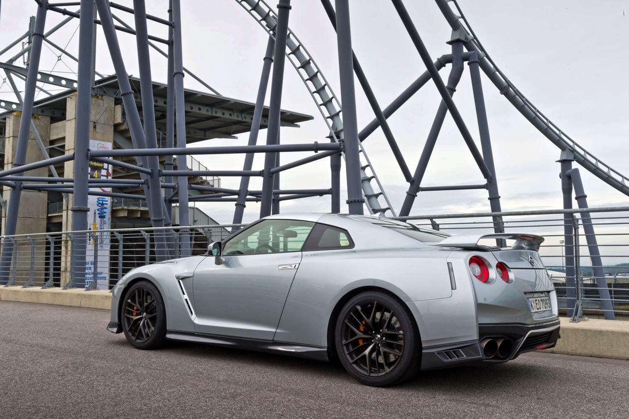 AutoVandaag deed een rijtest met de vernieuwde 2017 Nissan GT-R. Deze keer meer optische dan technische aanpassingen. Hoe pakt dat uit voor de verpletterende GT-R?