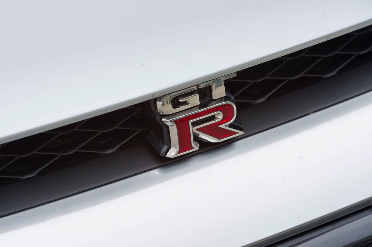 AutoVandaag deed een rijtest met de vernieuwde 2017 Nissan GT-R. Deze keer meer optische dan technische aanpassingen. Hoe pakt dat uit voor de verpletterende GT-R?