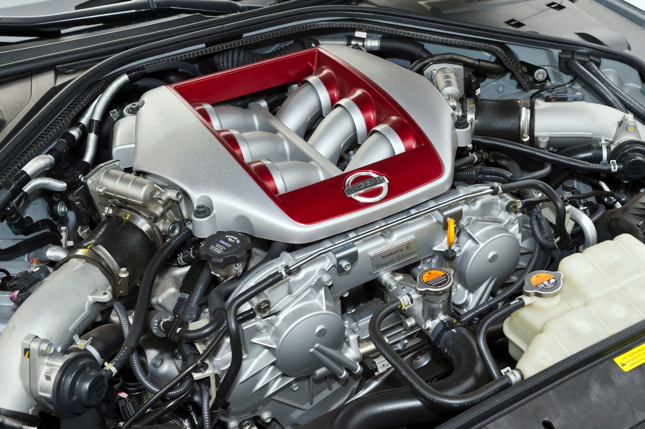 AutoVandaag deed een rijtest met de vernieuwde 2017 Nissan GT-R. Deze keer meer optische dan technische aanpassingen. Hoe pakt dat uit voor de verpletterende GT-R?