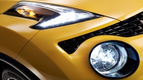 Facelift Nissan Juke een feit. Op details gewijzigd, maar wel veel nieuwe uitrustingsmogelijkheden en veiligheid. De 1.2 DIG-T vervangt 1.6. Vanaf zomer 2014 in Nederland.