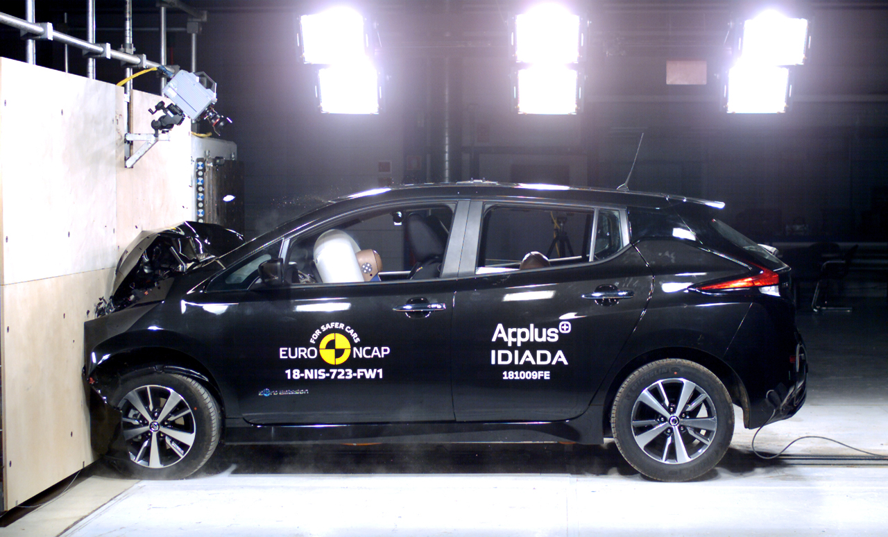 EuroNCAP heeft de testprotocollen voor de botsproeven verder aangescherpt. De Nissan Leaf is de eerste auto die 5 sterren haalt volgens de nieuwste normen.