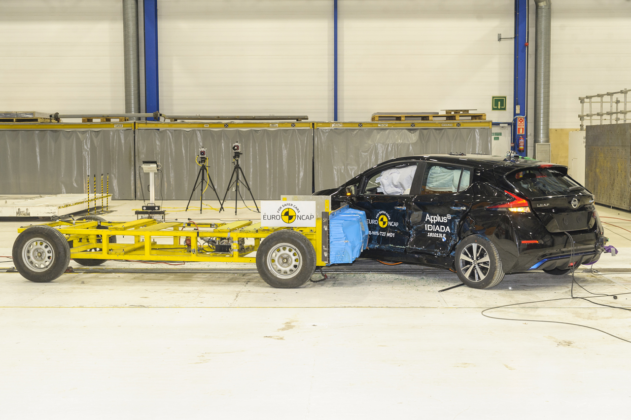 EuroNCAP heeft de testprotocollen voor de botsproeven verder aangescherpt. De Nissan Leaf is de eerste auto die 5 sterren haalt volgens de nieuwste normen.