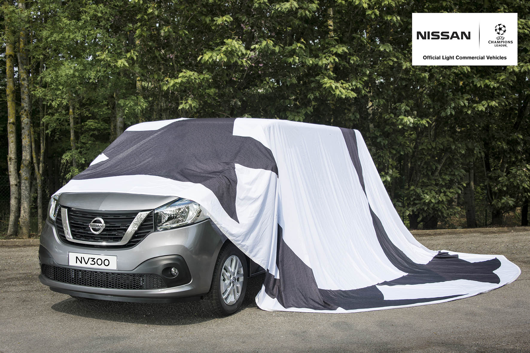 Nissan onthult NV300 tijdens Champions League in Milaan en introduceert de bedrijfswagen tijdens de IAA Hannover in september.