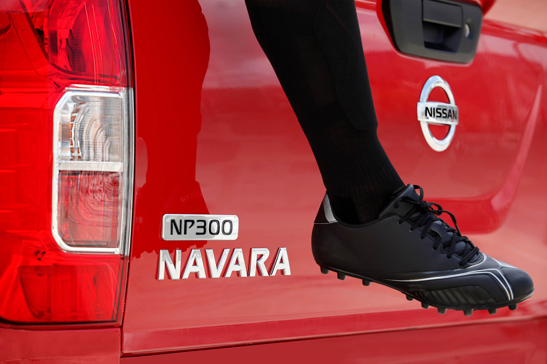 Nieuwe Nissan NP300 Navara wordt gepresenteerd op de IAA Frankfurt 2015