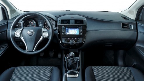 Rijtest nieuwe Nissan Pulsar: het nieuwe, absoluut ruimtewonder van Nissan. We reden de vijfdeurs hatchback in de autotest met de 1.2 DIG-T en de 1.5 dCi 110 diesel.