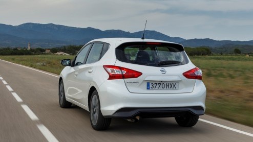 Rijtest nieuwe Nissan Pulsar: het nieuwe, absoluut ruimtewonder van Nissan. We reden de vijfdeurs hatchback in de autotest met de 1.2 DIG-T en de 1.5 dCi 110 diesel.