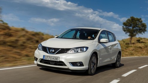 Rijtest nieuwe Nissan Pulsar: het nieuwe, absoluut ruimtewonder van Nissan. We reden de vijfdeurs hatchback in de autotest met de 1.2 DIG-T en de 1.5 dCi 110 diesel.