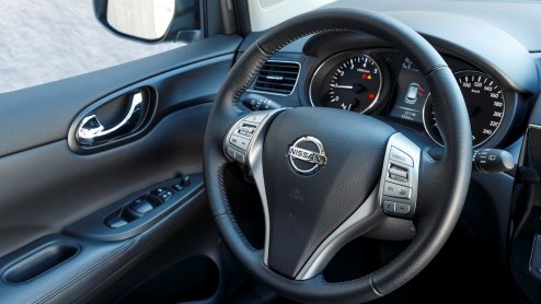 Rijtest nieuwe Nissan Pulsar: het nieuwe, absoluut ruimtewonder van Nissan. We reden de vijfdeurs hatchback in de autotest met de 1.2 DIG-T en de 1.5 dCi 110 diesel.