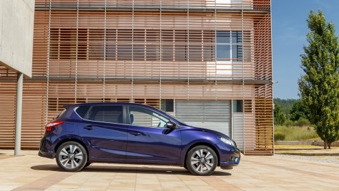 Rijtest nieuwe Nissan Pulsar: het nieuwe, absoluut ruimtewonder van Nissan. We reden de vijfdeurs hatchback in de autotest met de 1.2 DIG-T en de 1.5 dCi 110 diesel.