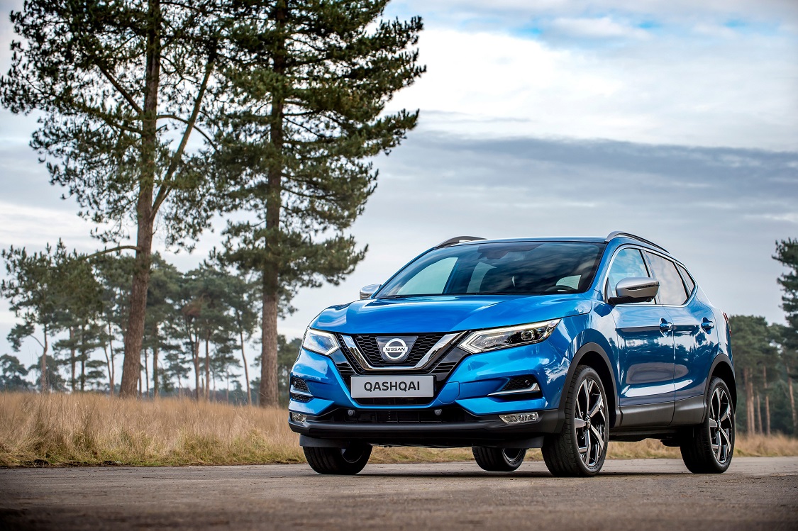 Nissan heeft de populaire Qashqai van een grondige facelift voorzien. Naast een nieuwe neus kreeg de auto een nieuwe topversie en semi-autonome rijtechnologie aan boord.
