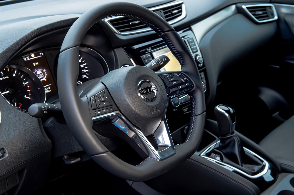 Nissan heeft de populaire Qashqai van een grondige facelift voorzien. Naast een nieuwe neus kreeg de auto een nieuwe topversie en semi-autonome rijtechnologie aan boord.