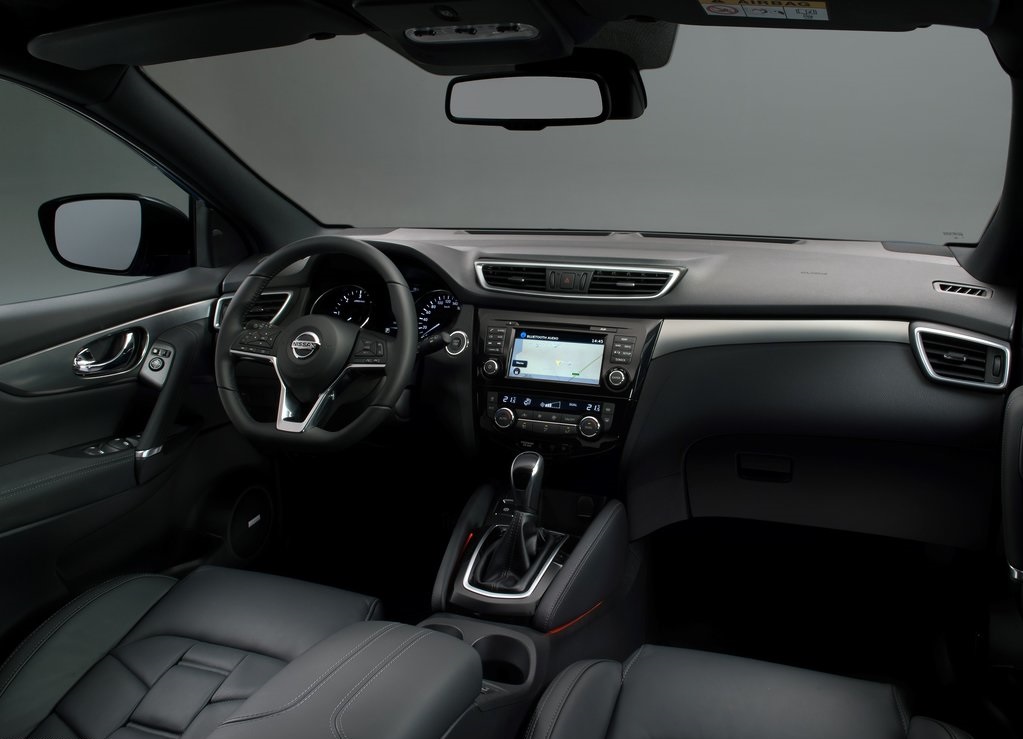 Nissan heeft de populaire Qashqai van een grondige facelift voorzien. Naast een nieuwe neus kreeg de auto een nieuwe topversie en semi-autonome rijtechnologie aan boord.