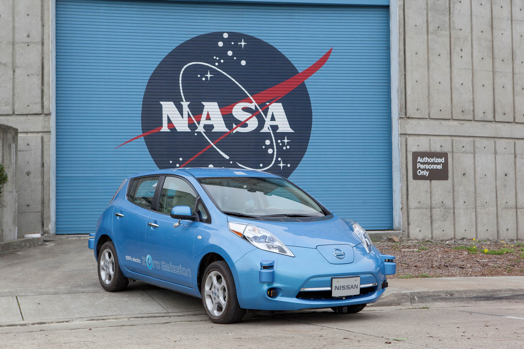 Nissan werkt aan autonoom rijdende auto en zet de eerste stappen in 2016. Vanaf 2020 komen de eerste zelfrijdende auto's op de markt en die kunnen ook in de stad zelf rijden.