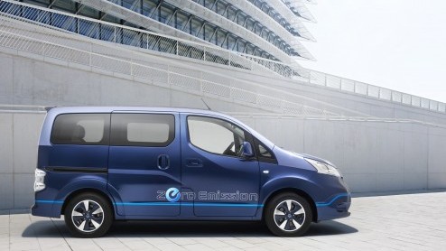 Nissan e-NV200 Evalia op IAA Hannover als VIP Concept, een extra luxe personenbus die bij uitstek geschikt is voor comfortabel shuttlevervoer.