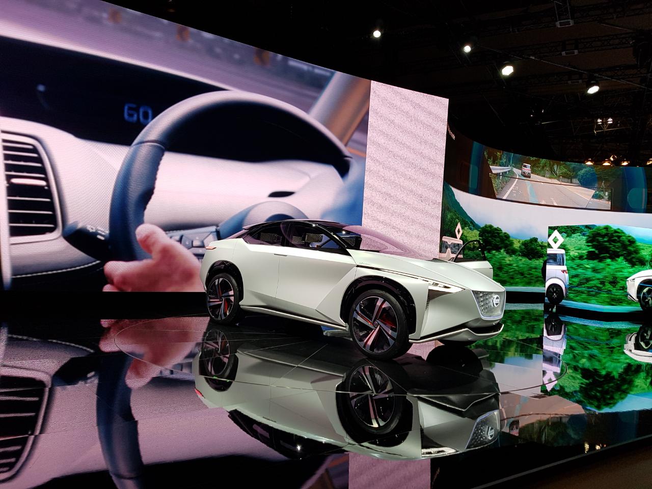 Nissan laat in Tokyo vooral zijn elektrische kant zien met de tentoonstellingsprimeur van de tweede generatie Leaf en de IMX, een concept van een elektrische SUV.