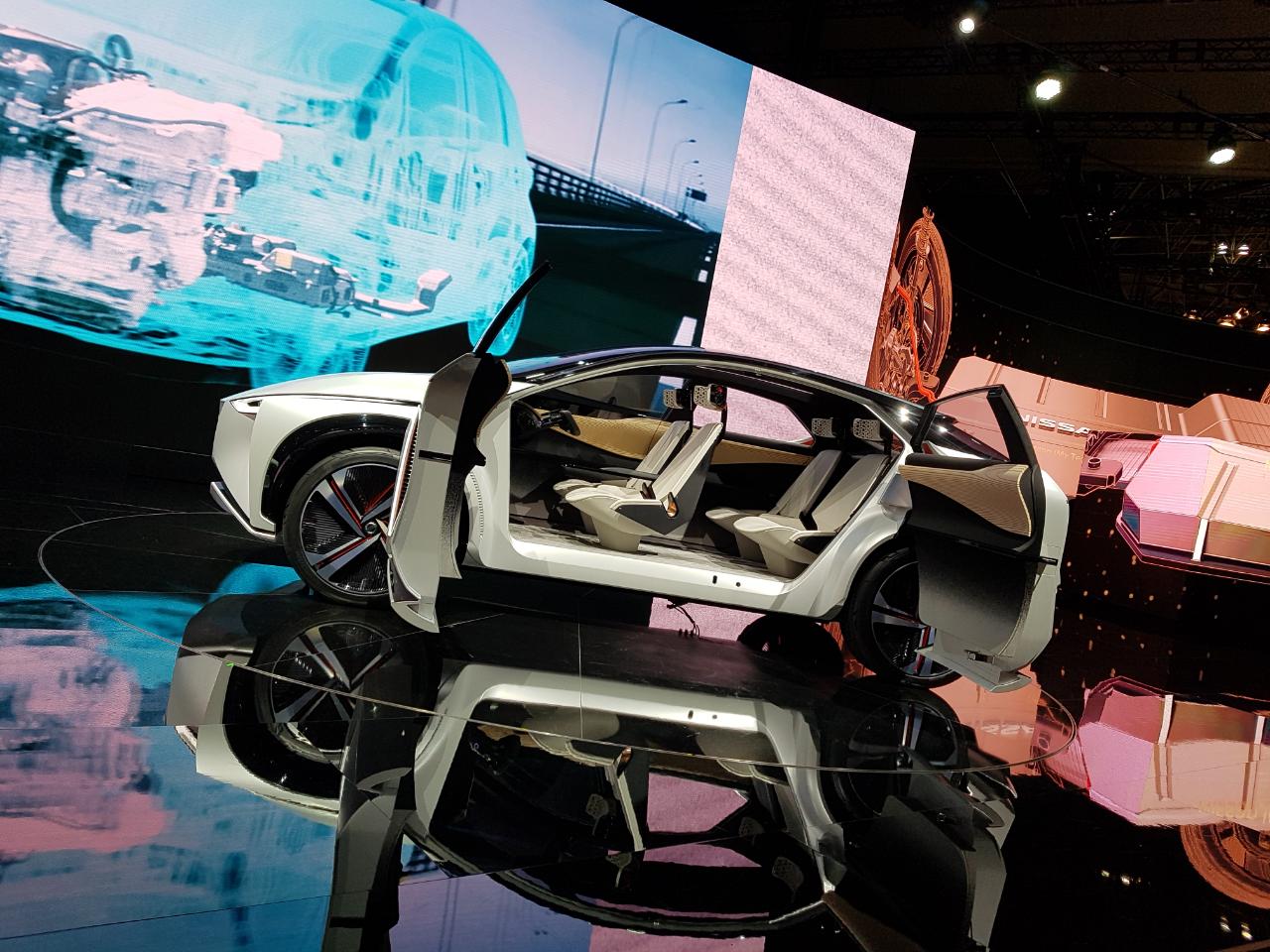 Nissan laat in Tokyo vooral zijn elektrische kant zien met de tentoonstellingsprimeur van de tweede generatie Leaf en de IMX, een concept van een elektrische SUV.