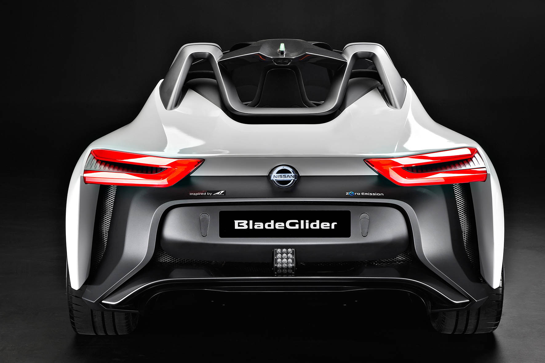 Nissan presenteert de elektrische auto voor autoliefhebbers. Geen Tesla maar de BladeGlider Concept.