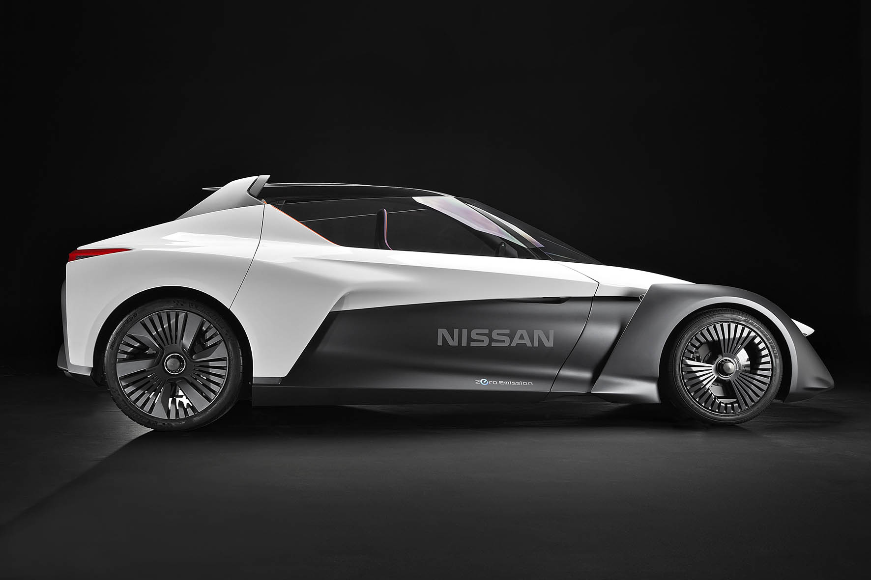 Nissan presenteert de elektrische auto voor autoliefhebbers. Geen Tesla maar de BladeGlider Concept.