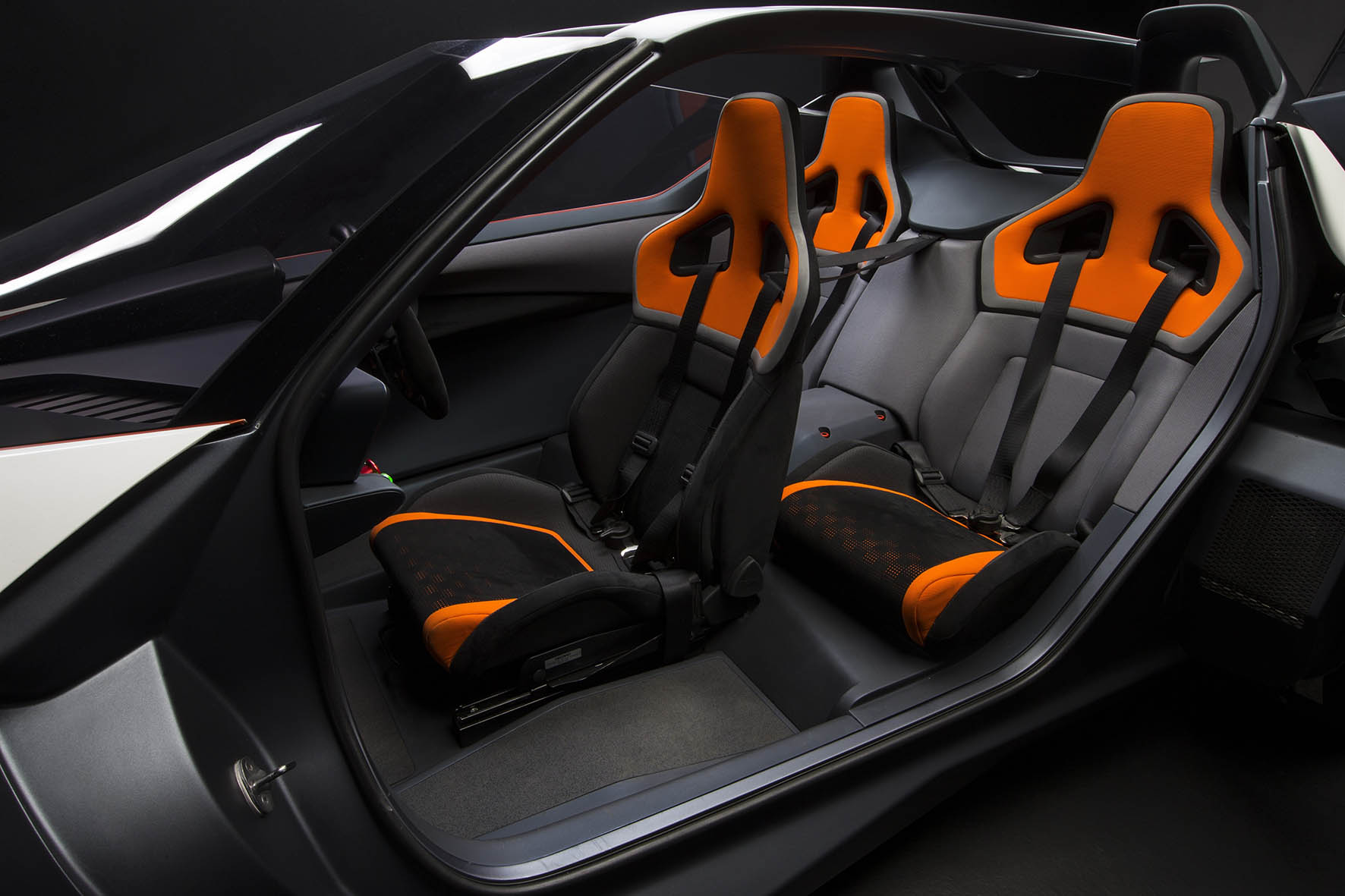Nissan presenteert de elektrische auto voor autoliefhebbers. Geen Tesla maar de BladeGlider Concept.
