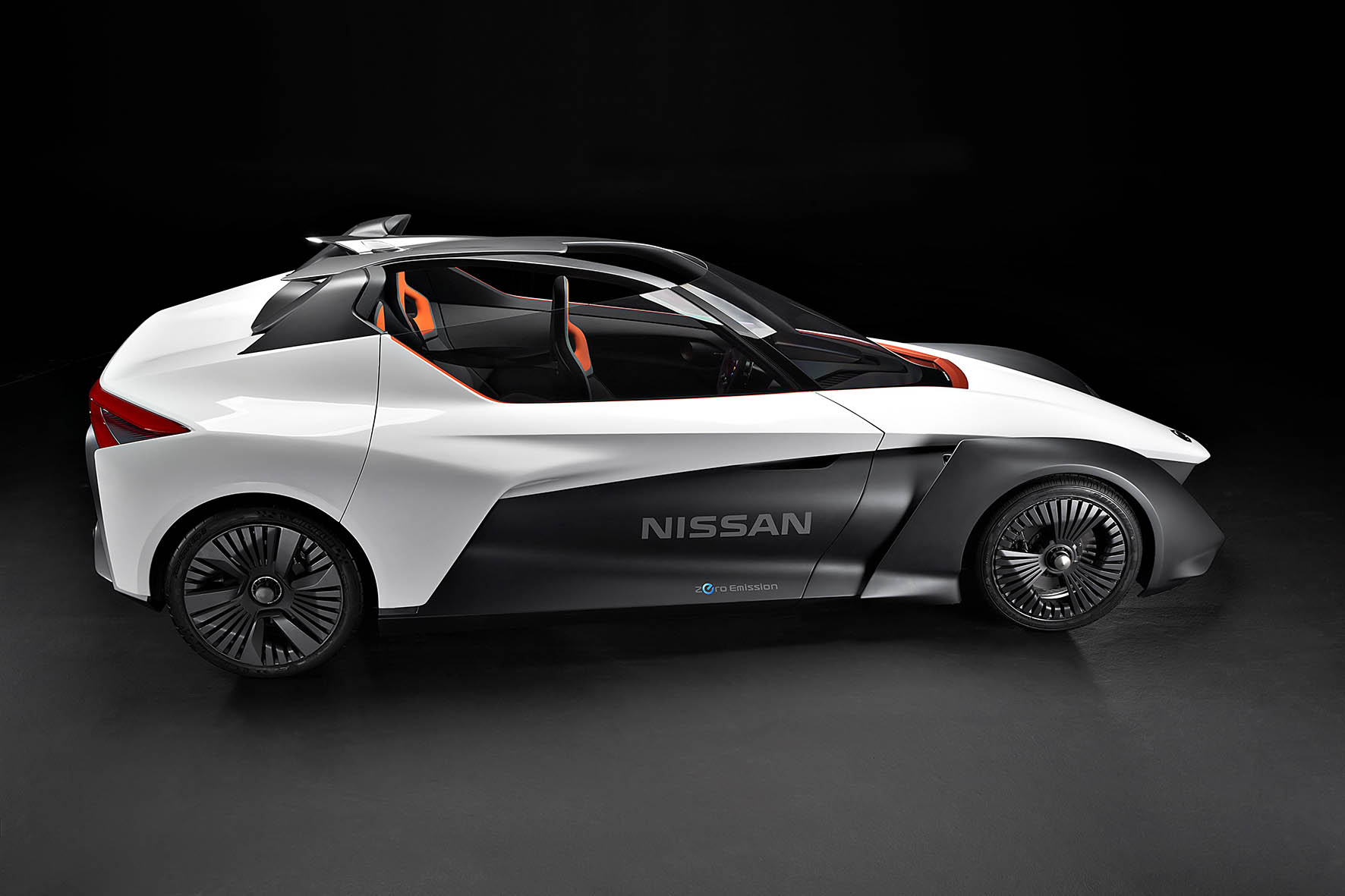Nissan presenteert de elektrische auto voor autoliefhebbers. Geen Tesla maar de BladeGlider Concept.