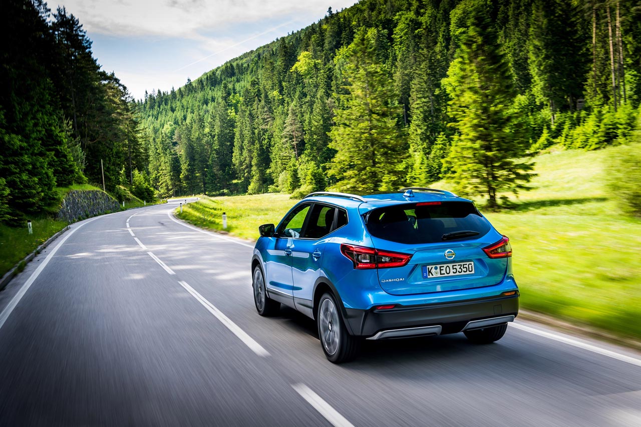 Nissan voert op de Qashqai een facelift door. Daarbij worden ook de uitrusting en afwerking aangescherpt.