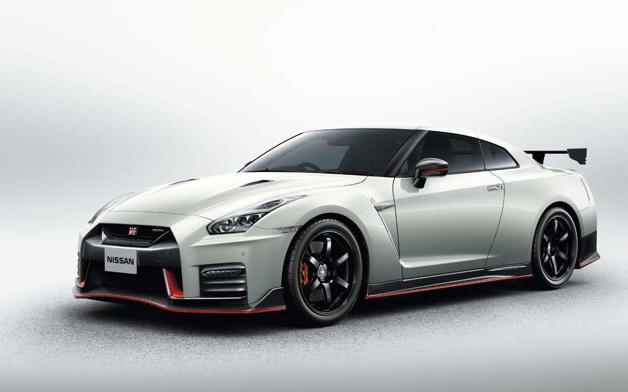 Nissan laat op de Tokyo Auto Salon tal van modellen zien die worden aangekleed met accessoires.