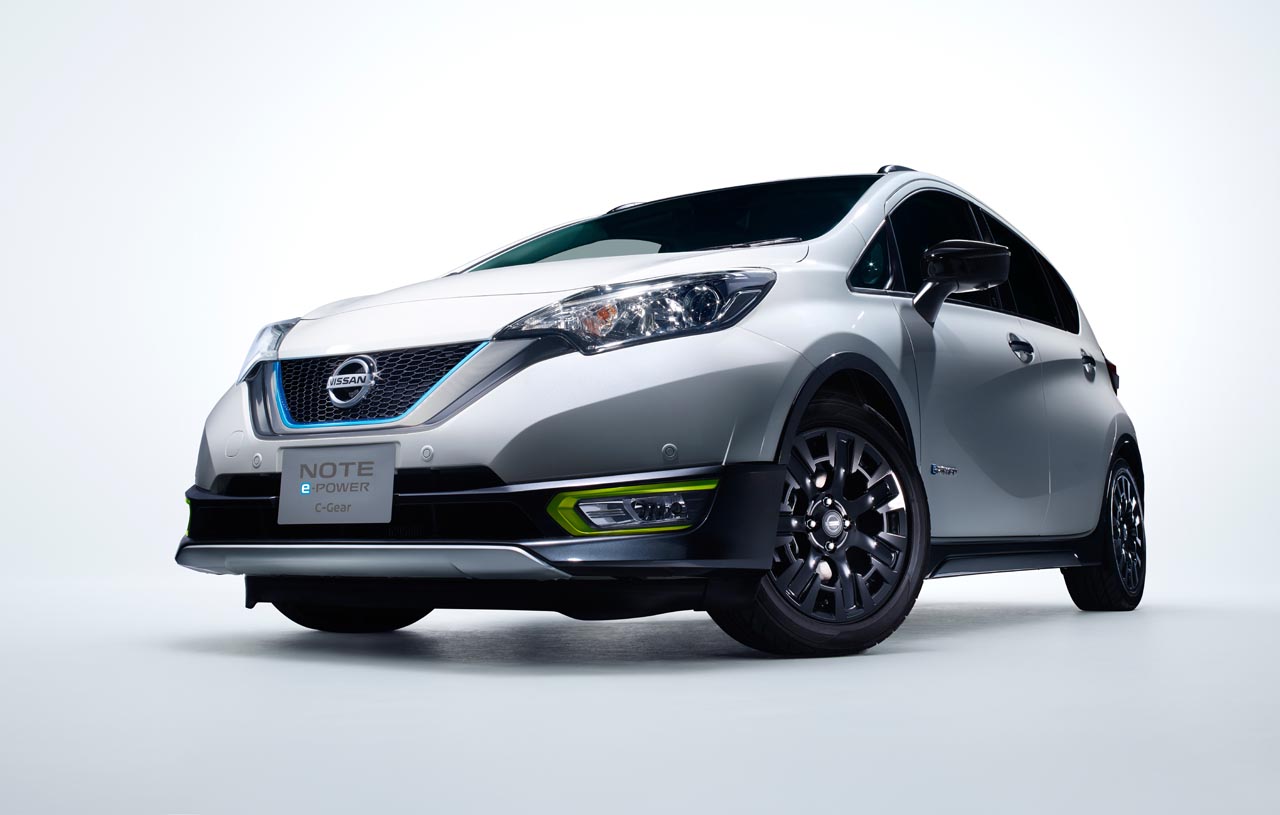 Nissan laat op de Tokyo Auto Salon tal van modellen zien die worden aangekleed met accessoires.